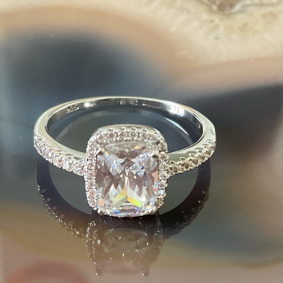 Cubic zirconia engagement ring cz halo emerald cut - Picture 2 of 4